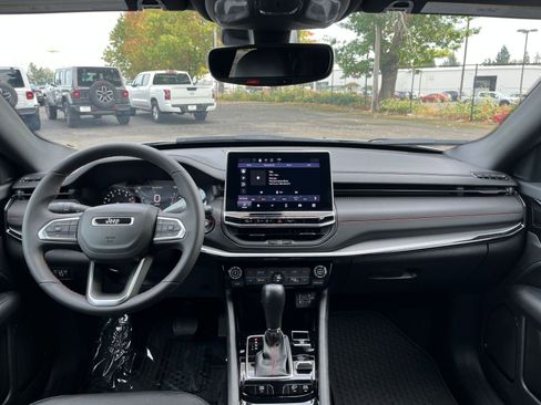 Used 2025 Jeep Compass Trailhawk w/ Trailer Tow Group image 33