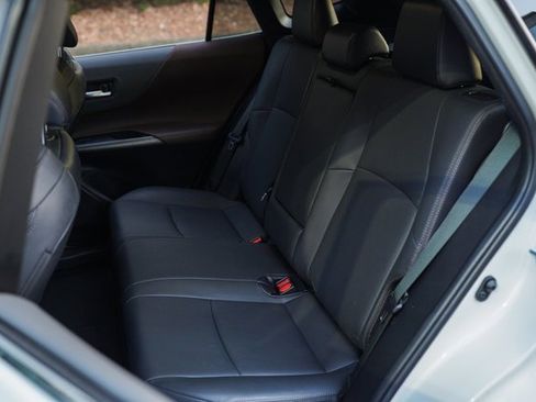 Used 2022 Toyota Venza XLE image 23