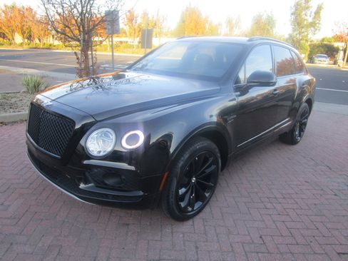 Used 2019 Bentley Bentayga image 1