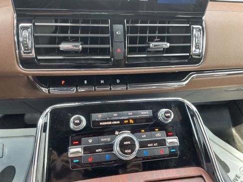Used 2022 Lincoln Navigator Reserve AWD/4WD image 23