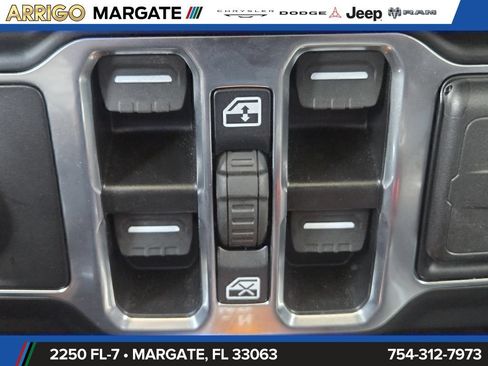 Used 2025 Jeep Wrangler Unlimited Sahara w/ Safety Group AWD/4WD image 24