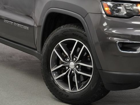 Used 2018 Jeep Grand Cherokee Limited AWD/4WD image 10