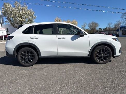 Used 2023 Honda HR-V Sport image 3