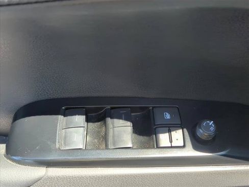 Used 2025 Toyota Camry SE w/ Convenience Package FWD image 10