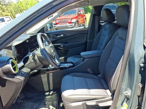 Used 2025 Chevrolet Trax LT w/ Driver Confidence Package FWD image 8