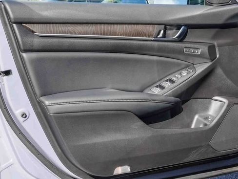 Used 2022 Honda Accord Touring image 19