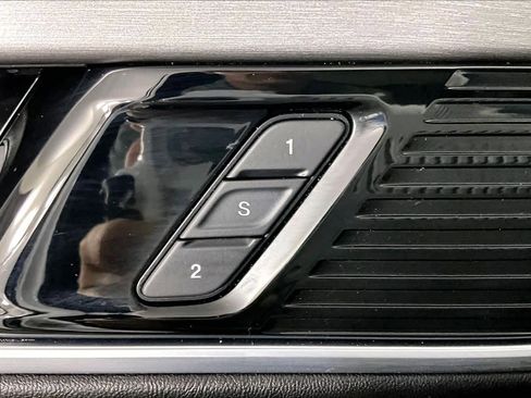 Used 2024 Jeep Wagoneer L Series II AWD/4WD image 34