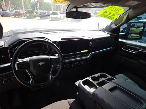 Used 2025 Chevrolet Silverado 2500 LT w/ Convenience Package AWD/4WD image 14