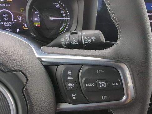 Used 2025 Jeep Wrangler Unlimited Sahara w/ Safety Group AWD/4WD image 31