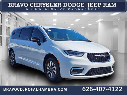 New 2026 Chrysler Pacifica Select