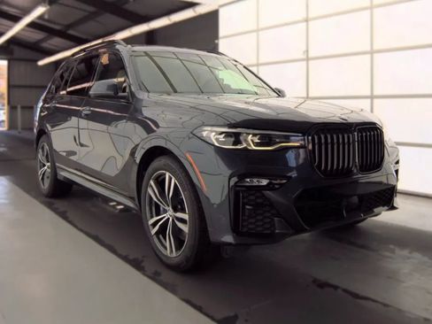 Used 2021 BMW X7 xDrive40i w/ M Sport Package AWD/4WD image 5
