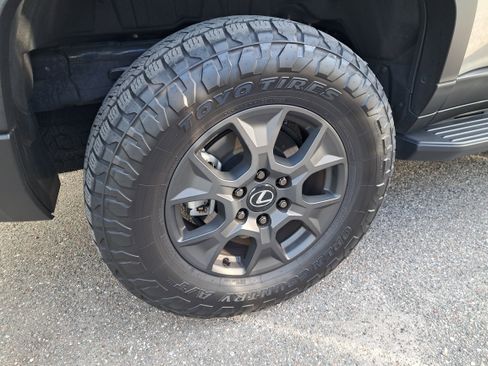 Used 2025 Lexus GX 550 image 7