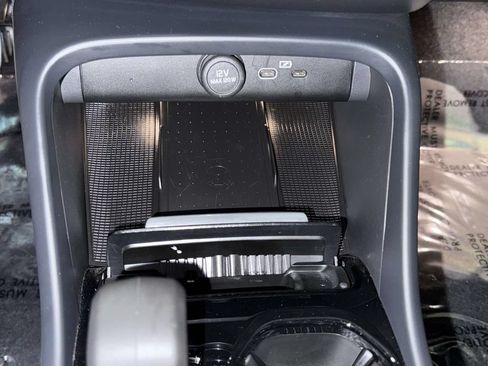 Used 2024 Volvo C40 P8 Recharge Ultimate w/ Protection Package Premier RWD image 24