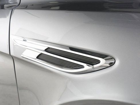 Certified 2025 Bentley Bentayga AWD/4WD image 14