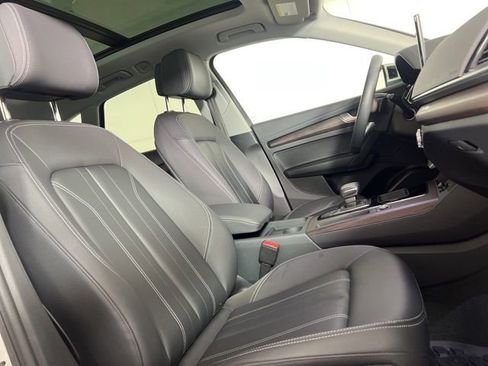 Used 2023 Audi Q5 2.0T Premium w/ Convenience Package image 13