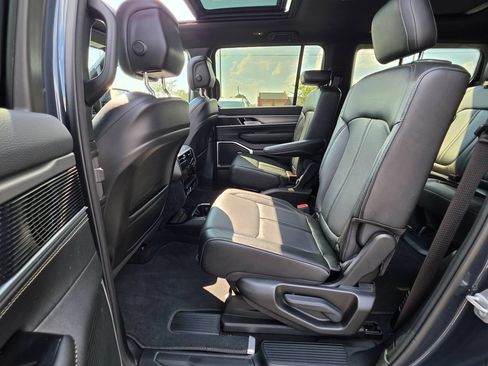 Used 2024 Jeep Wagoneer Series II AWD/4WD image 32