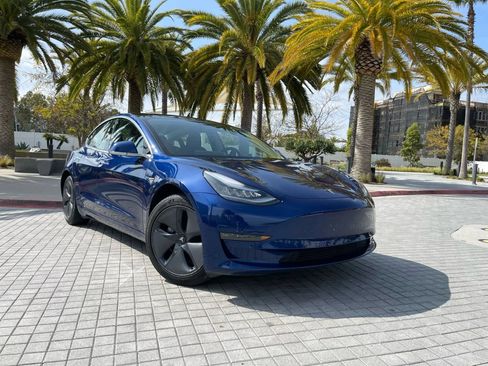 Used 2019 Tesla Model 3 Standard Range Plus RWD image 2
