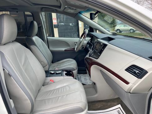 Used 2012 Toyota Sienna Limited w/ Premium Pkg image 34