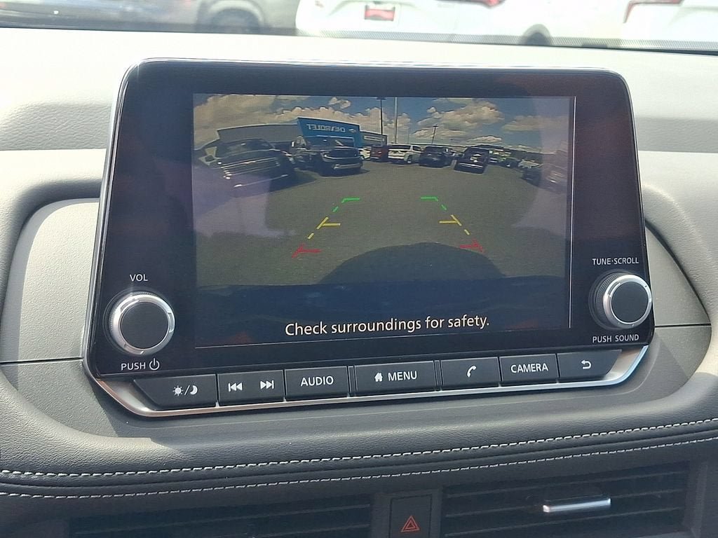 Used 2025 Nissan Rogue SV AWD/4WD image 18