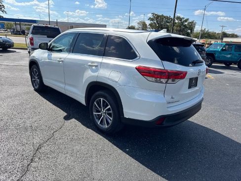 Used 2018 Toyota Highlander XLE FWD image 3