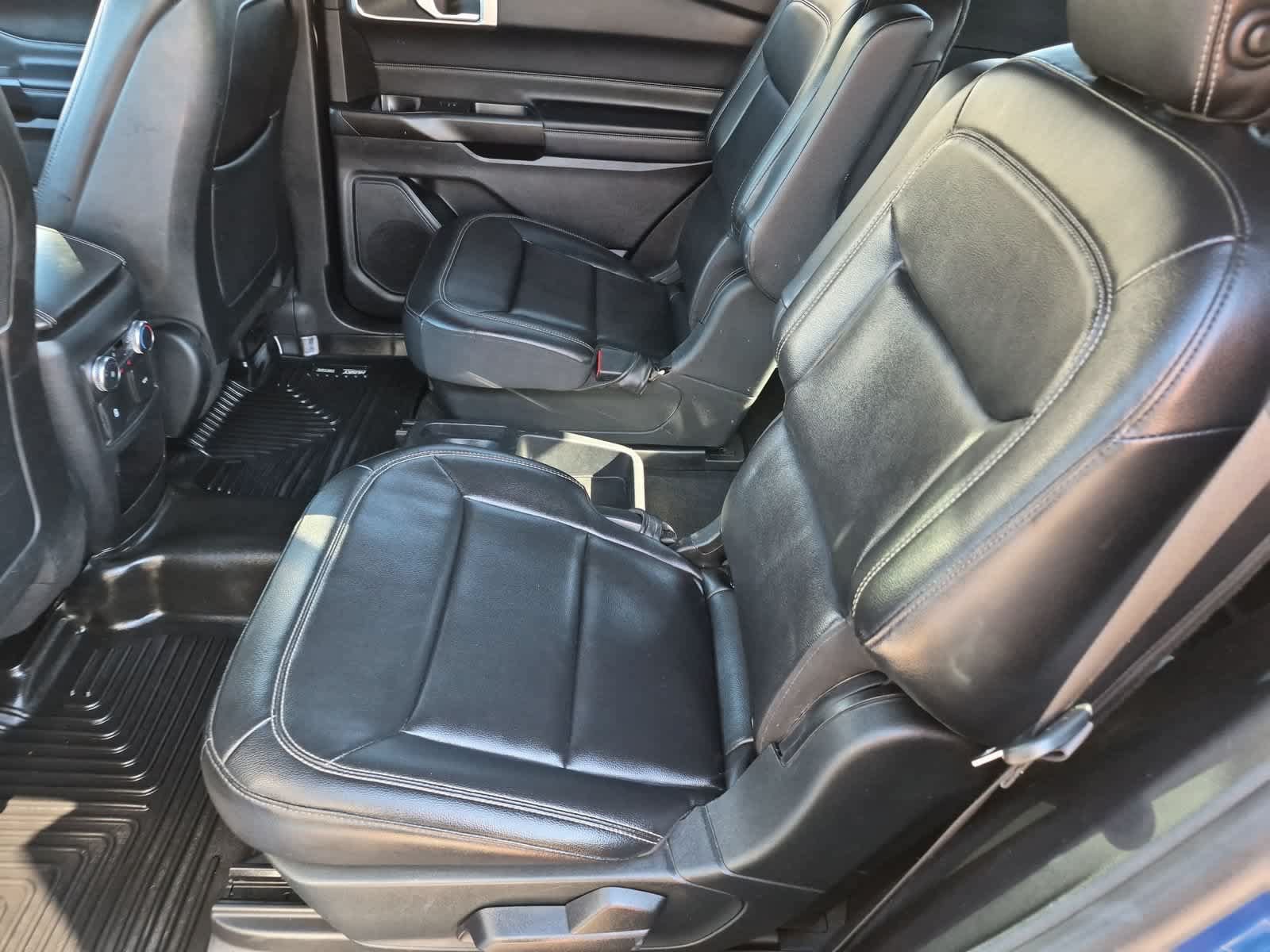 Used 2020 Ford Explorer XLT w/ Equipment Group 202A AWD/4WD image 19