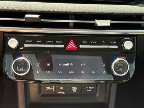 Used 2025 Hyundai Tucson Limited AWD/4WD image 19