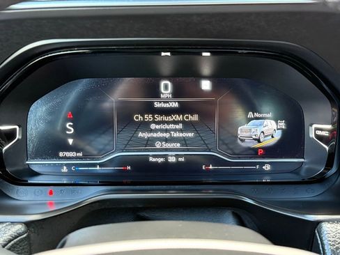 Used 2022 GMC Yukon Denali image 39