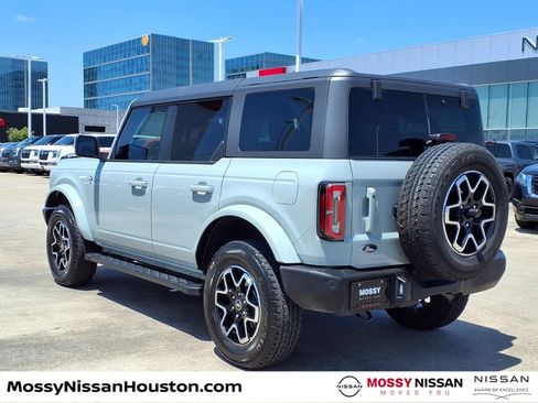 Used 2024 Ford Bronco Outer Banks AWD/4WD image 2
