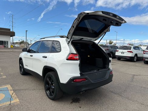 Used 2016 Jeep Cherokee Sport image 39