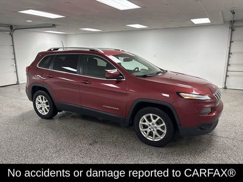 Used 2017 Jeep Cherokee Latitude w/ Cold Weather Group image 2