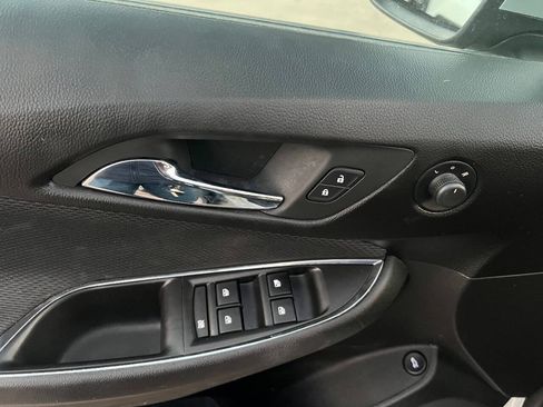 Used 2018 Chevrolet Cruze LS FWD image 14