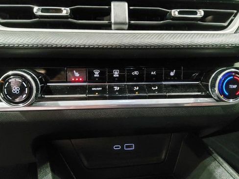 Used 2025 Chevrolet Equinox LT image 36