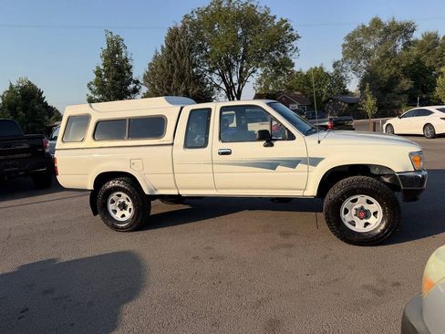 Used 1992 Toyota Pickup Deluxe AWD/4WD image 85