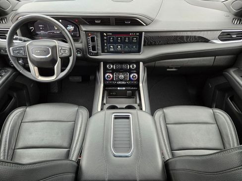Used 2023 GMC Yukon XL Denali AWD/4WD image 17