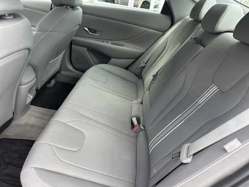 Used 2025 Hyundai Elantra SEL FWD image 12