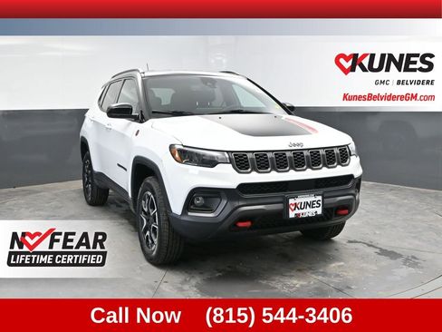 Used 2025 Jeep Compass Trailhawk w/ Trailer Tow Group AWD/4WD image 1
