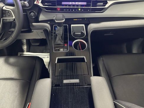 Used 2025 Toyota Sienna XSE image 41