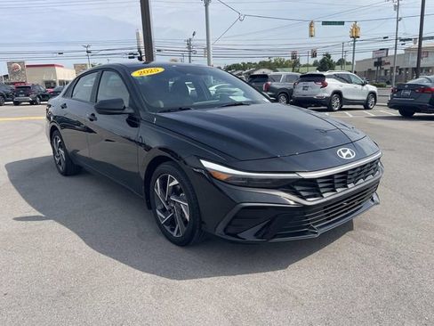 Certified 2025 Hyundai Elantra Sport FWD image 7