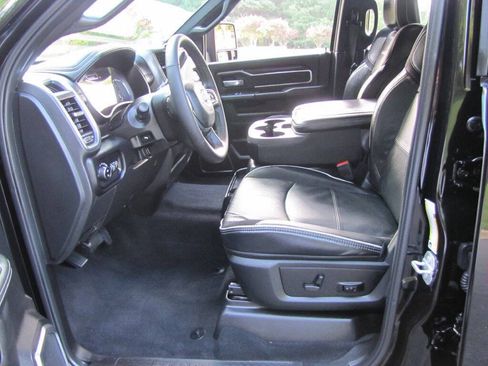 Used 2026 RAM 2500 Laramie AWD/4WD image 12