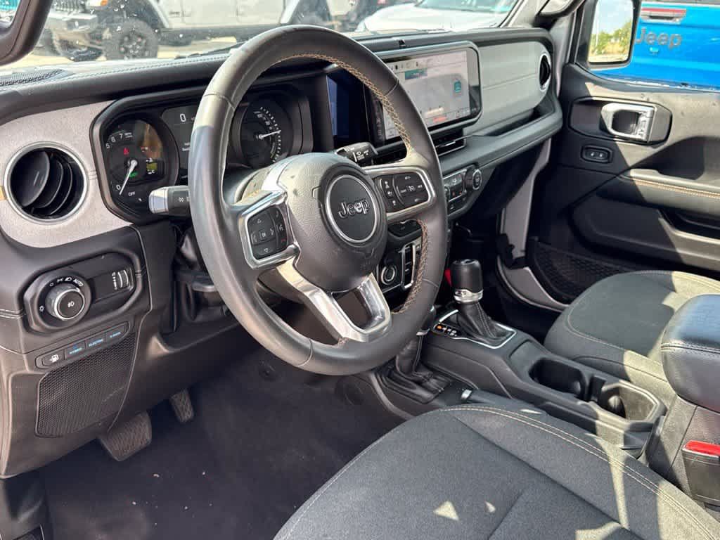 Used 2024 Jeep Wrangler Unlimited Sahara AWD/4WD image 11