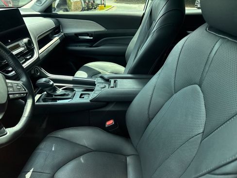Used 2024 Toyota Grand Highlander FWD image 12