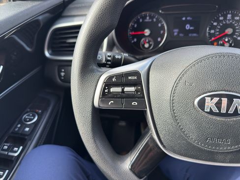 Used 2020 Kia Sorento LX FWD image 17