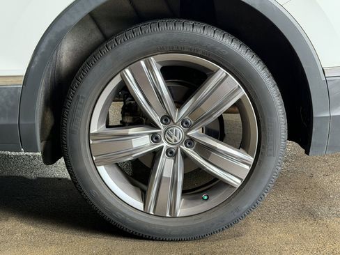 Used 2021 Volkswagen Tiguan SEL AWD/4WD image 23
