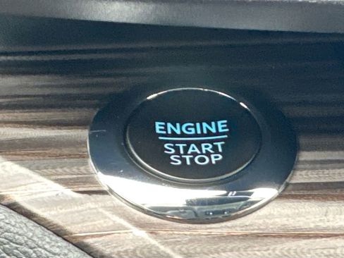 Used 2022 Ford Explorer Limited w/ Limited Technology Package image 21