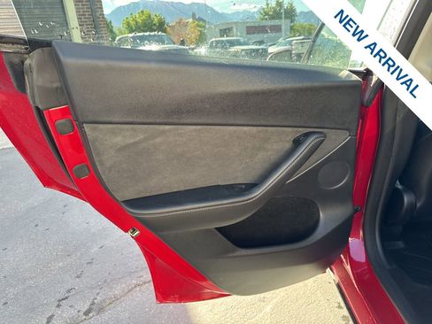 Used 2023 Tesla Model Y Long Range AWD/4WD image 17