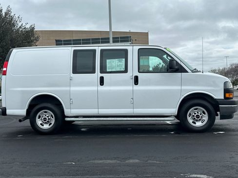 Used 2024 GMC Savana 2500 w/ Driver Convenience Package RWD image 3