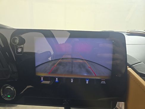 Used 2021 Chevrolet Corvette Stingray Premium Conv w/ Z51 Performance Package image 8