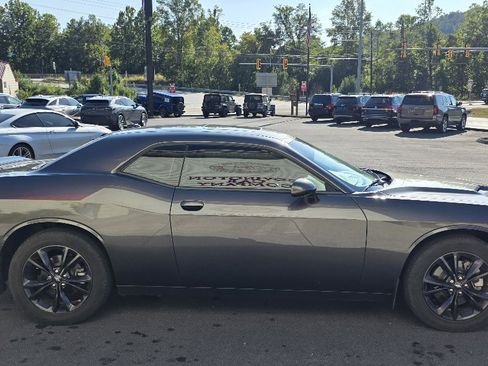 Used 2022 Dodge Challenger SXT w/ Driver Convenience Group image 4