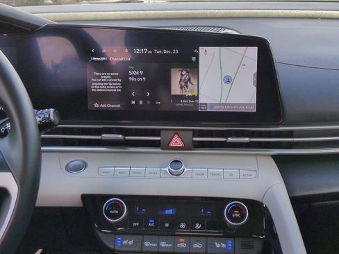 Used 2024 Hyundai Elantra Limited image 16