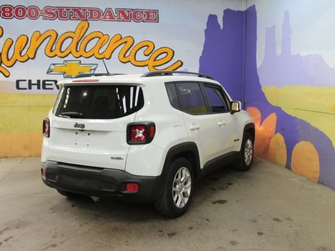 Used 2015 Jeep Renegade Latitude FWD image 4